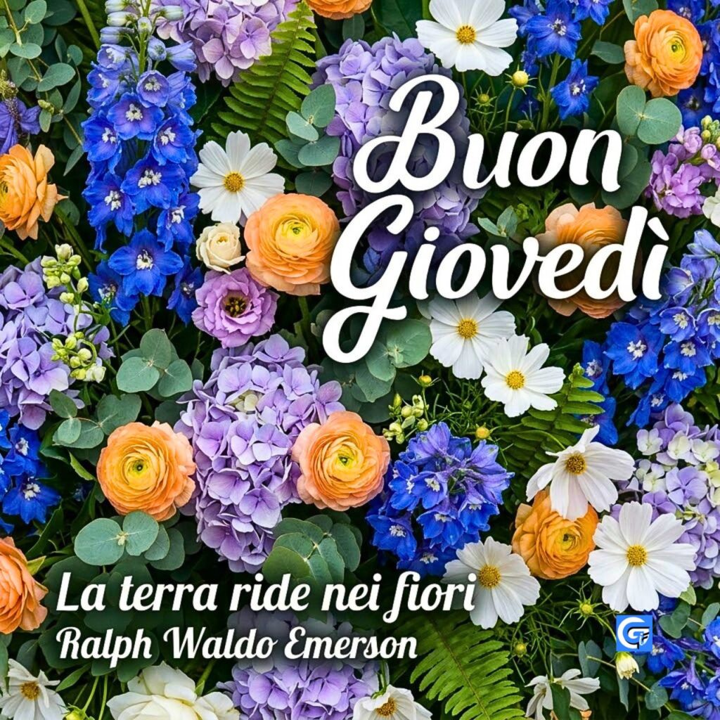 Densa parete fiorita con rose pesca, dahlie cream, lavanda e scritte Buon Gioved&igrave; Buon Giorno e Ralph Waldo Emerson.