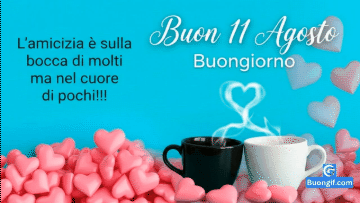 Tazze di caffè fumanti, cuori rosa lucidi, testo 'Buon 11 Agosto' e 'Buongiorno', frase sull'amicizia.
