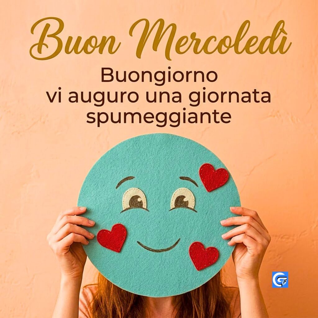 Persona con emoticon di feltro blu, cuori e testo Buon Mercoledì, Buongiorno e giornata spumeggiante.