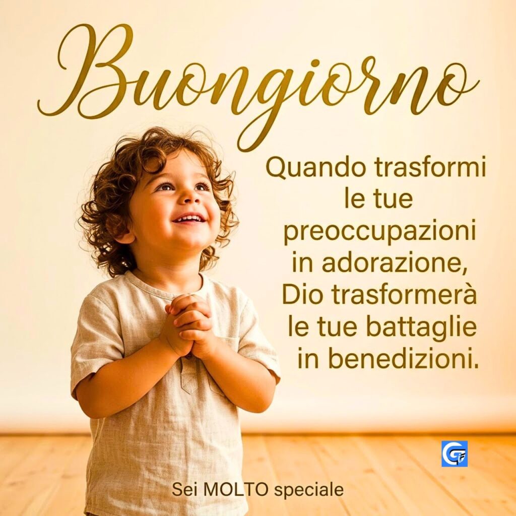 Bambino sorridente con mani giunte, testo Buongiorno e citazione su fede e benedizioni.