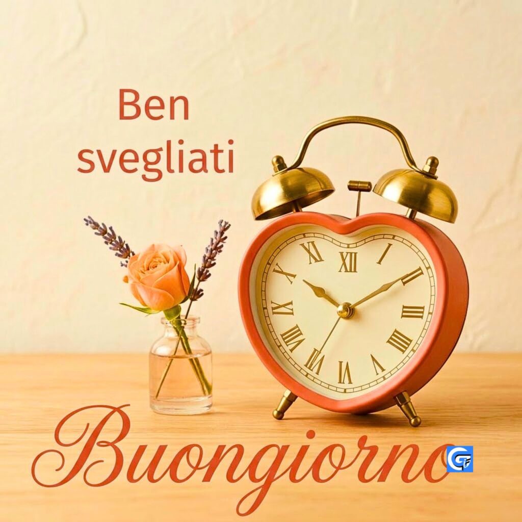 Sveglia a forma di cuore rosa con fiori e testo Ben svegliati e Buongiorno in basso.