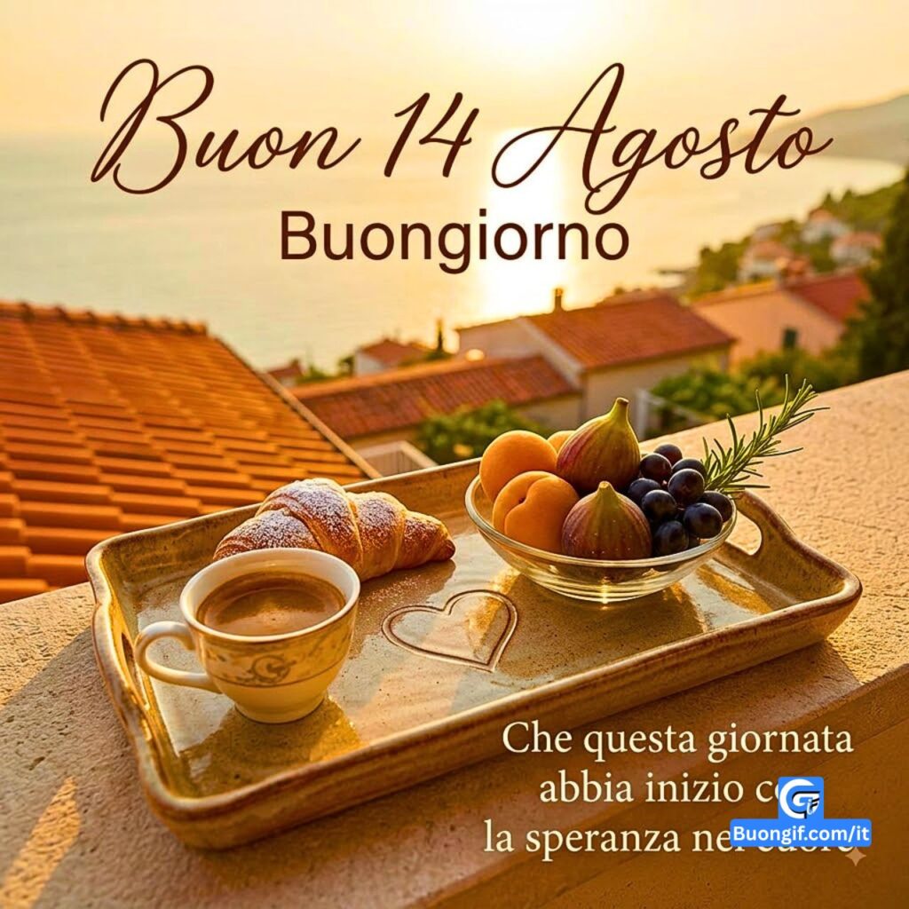 Colazione su balcone in pietra con espresso, cornetto e frutta al tramonto d'Agosto.