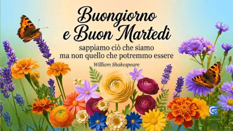Notebook a spirale aperto con testo calligrafico Buon Marted&igrave;, Buon Venerd&igrave;, e note sull'amore.