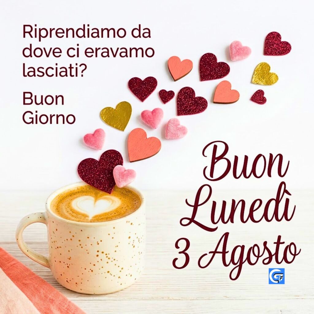 Tazza di caffè su legno con cuori colorati e scritte augurali in italiano.